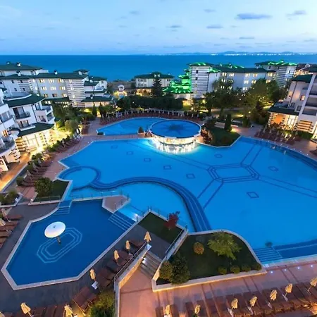 Penthouse In Emerald Beach, & *